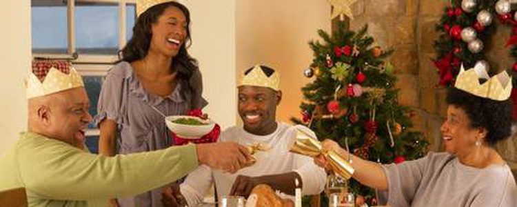 familia comiendo el Día de Reyes