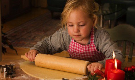 Los niños pueden echar una mano en la elaboración de los dulces y postres