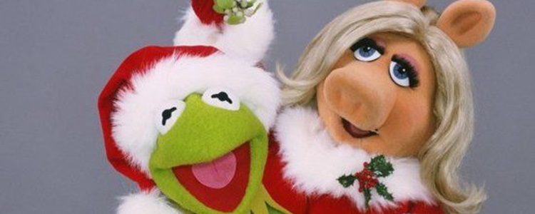 Los Muppets celebrando la Navidad