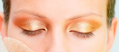 Maquillaje brillante para ojos esta Navidad 2011