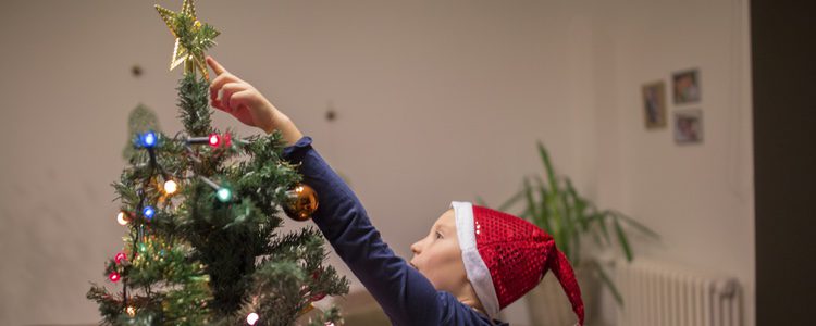 La estrella una parte fundamental del árbol de Navidad