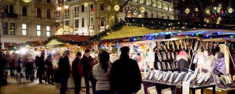 Hay muchos planes con los que disfrutar, uno muy típico es visitar los mercadillos navideños