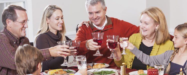 Las sobremesas navideñas se suelen extender hasta tarde