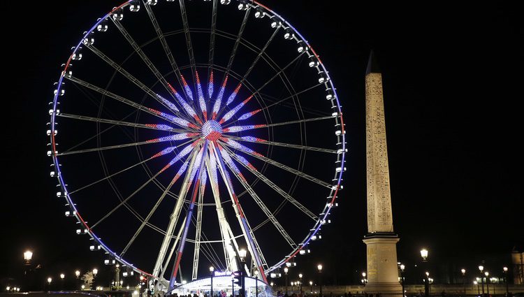 París alumbrado por las luces de Navidad 