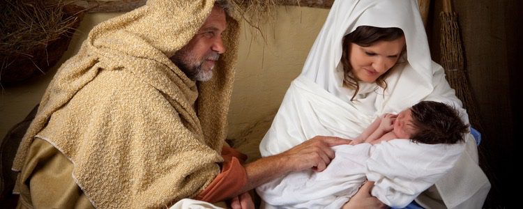 Belén viviente con niño un niño recién nacido