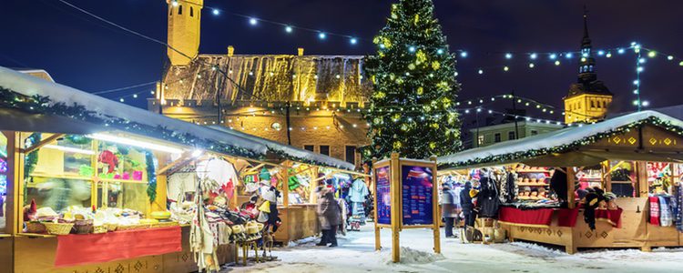 Los mercados navideños están repletos de luces y colores