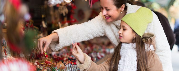 Grandes y pequeños disfrutan de las tradiciones sin distinción