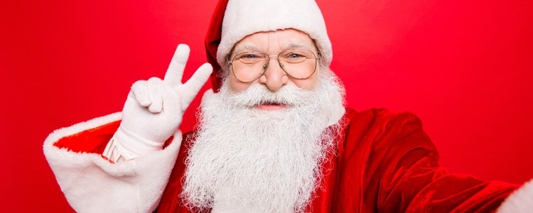 El Santa Claus chino es similar al que conocemos, pero el japonés es un dios con ojos delante y detrás de la cara