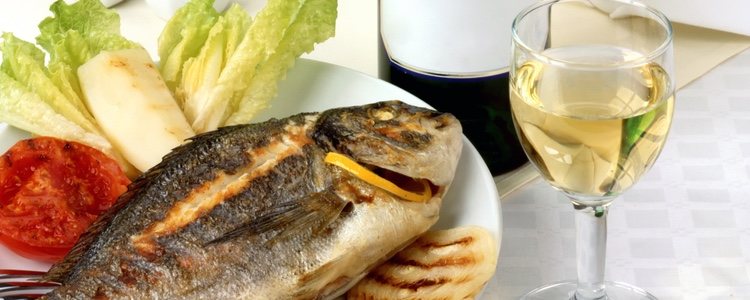 Según el tipo de pescado o marisco se recomienda también diferentes tipos de vino