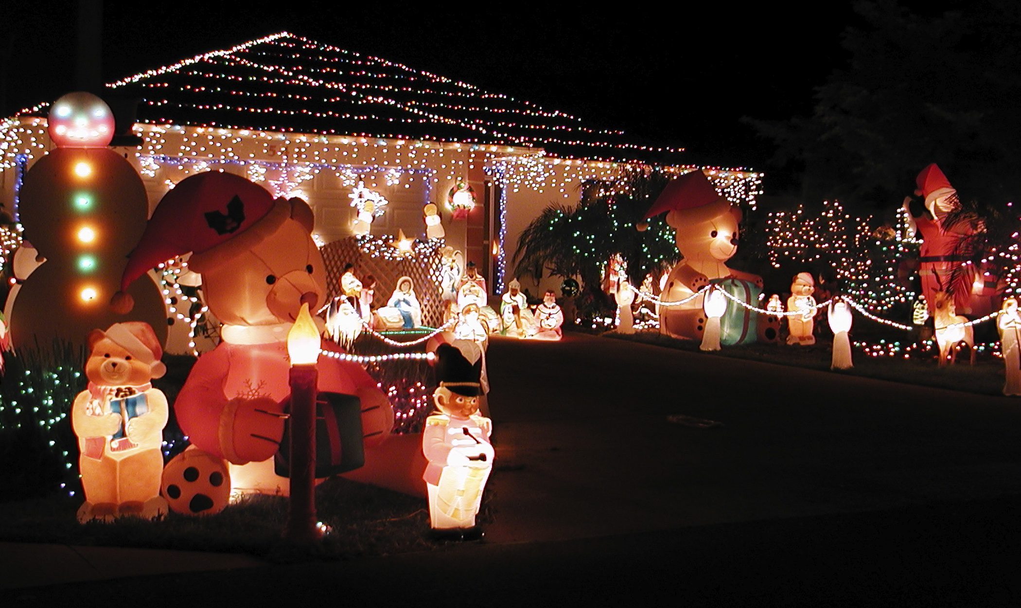 Cómo decorar el exterior de tu casa en Navidad