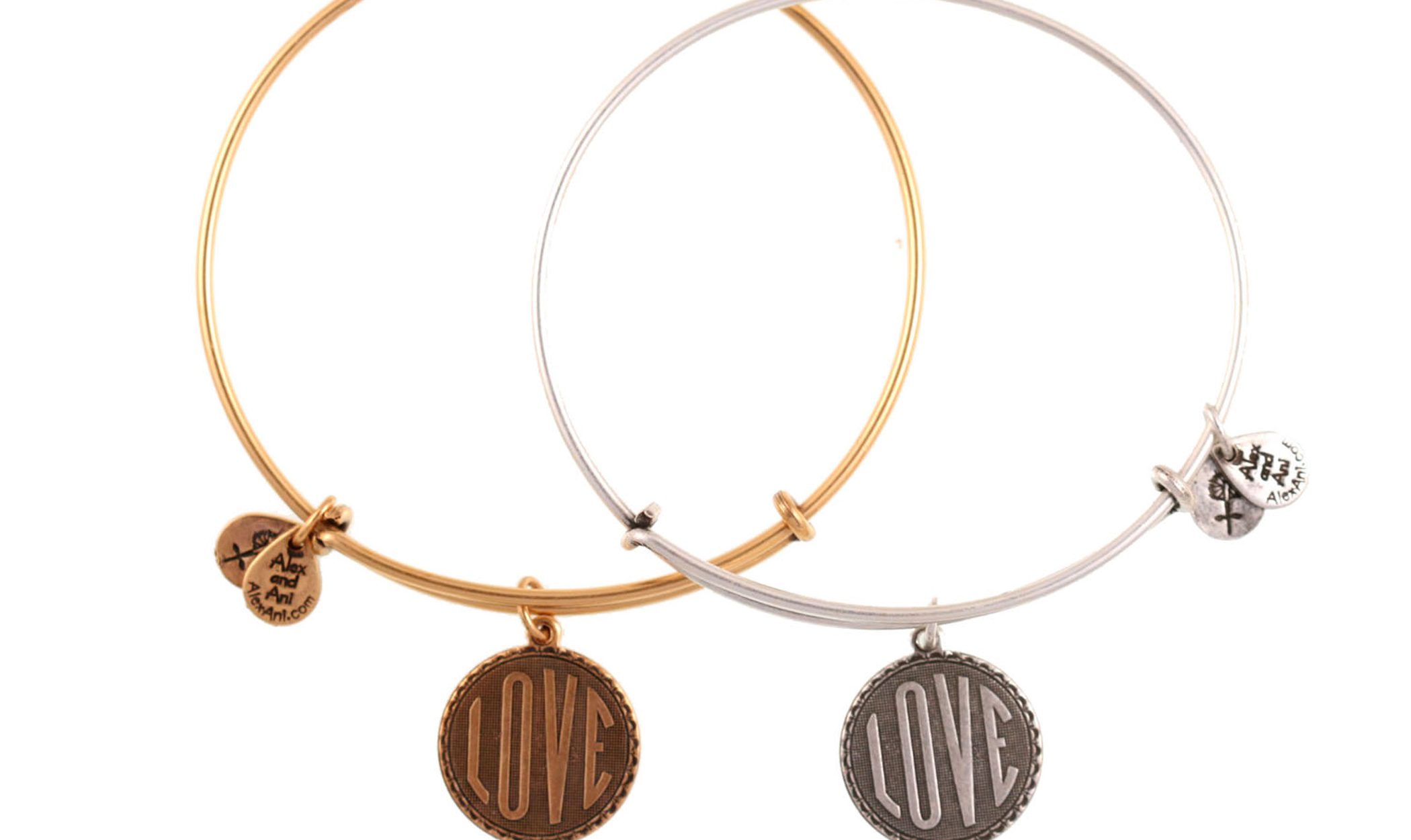 Brazaletes y pulseras de metal reciclado esta Navidad con Alex and Ani