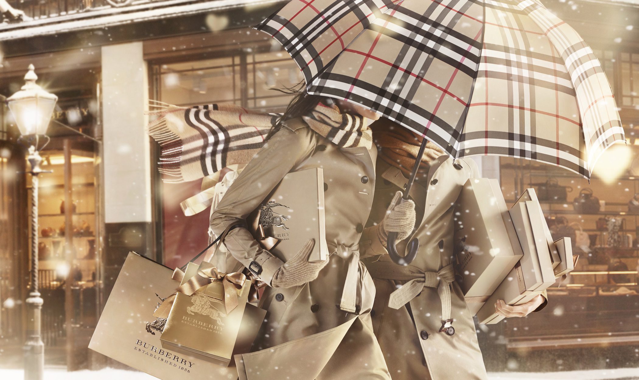 Burberry celebra el amor con 'With Love', su campaña navideña para este 2013