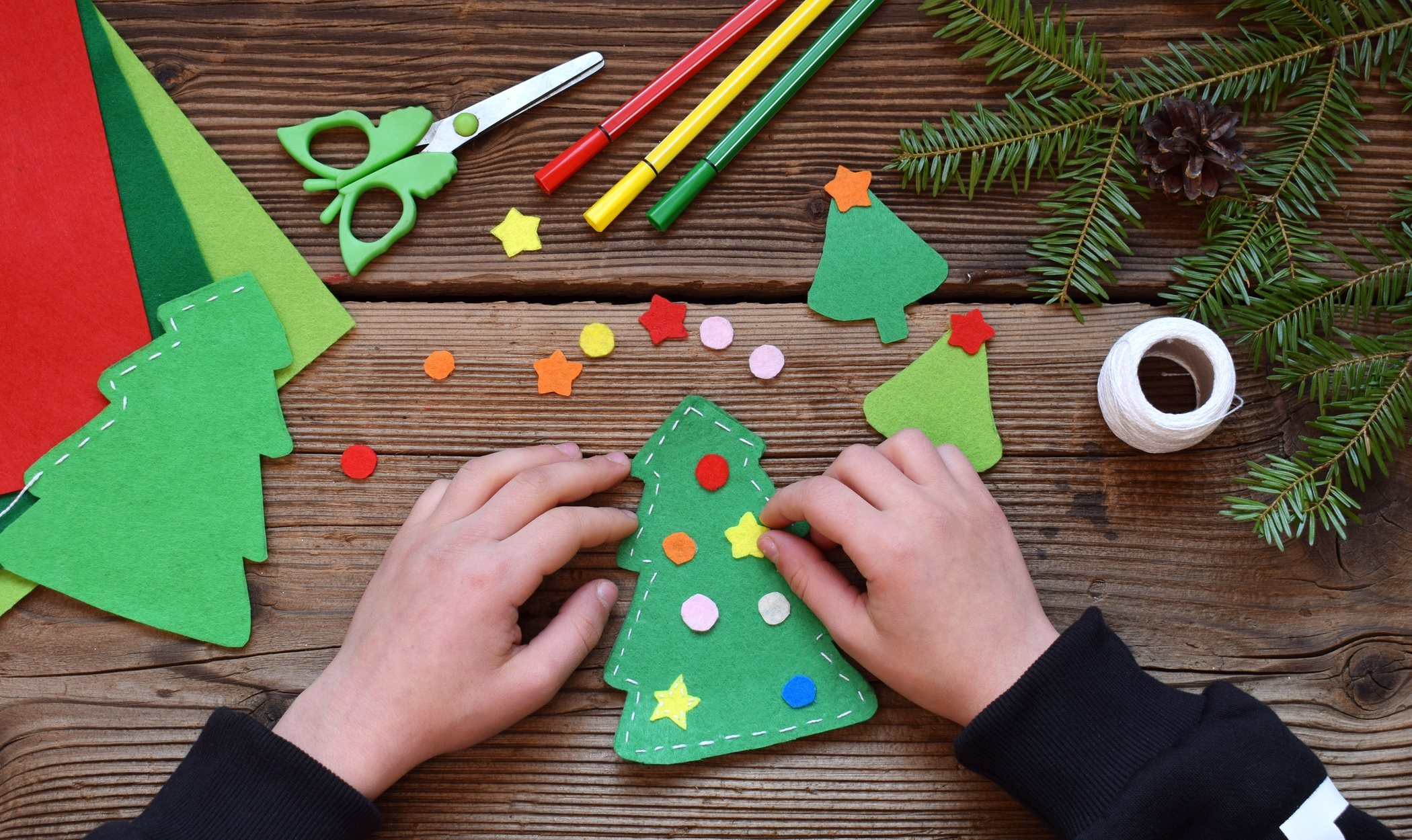 Cómo hacer un árbol de Navidad de fieltro