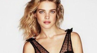 Natalia Vodianova luce los camisones de la campaña de Navidad 2012 de Etam