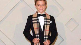 Romeo Beckham endulza la Navidad con la campaña 'Festive' de Burberry