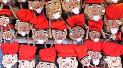 Tió de Nadal: el tronco que da regalos durante la Navidad en Cataluña