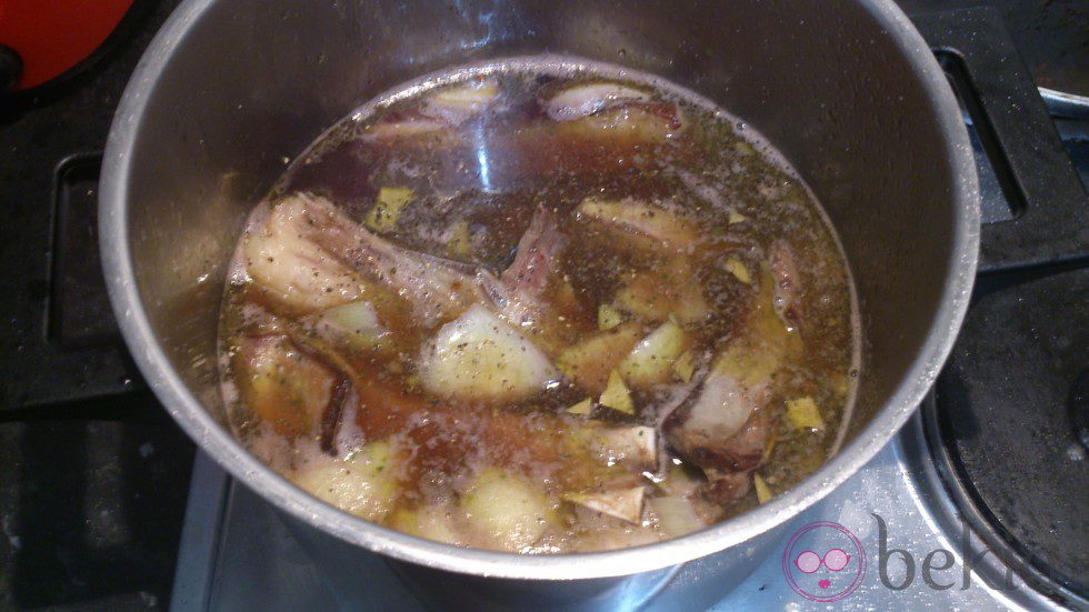 Tras una hora cociendo la carne debería estar bien abodaba