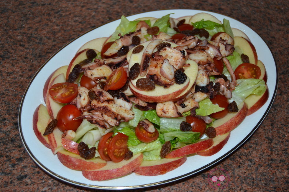 Ensalada de pulpo y manzana aliñada