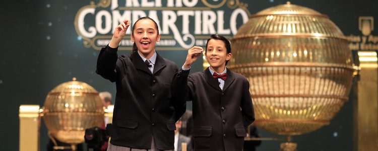 Niños de San Ildefonso cantando la Lotería de Navidad 2014