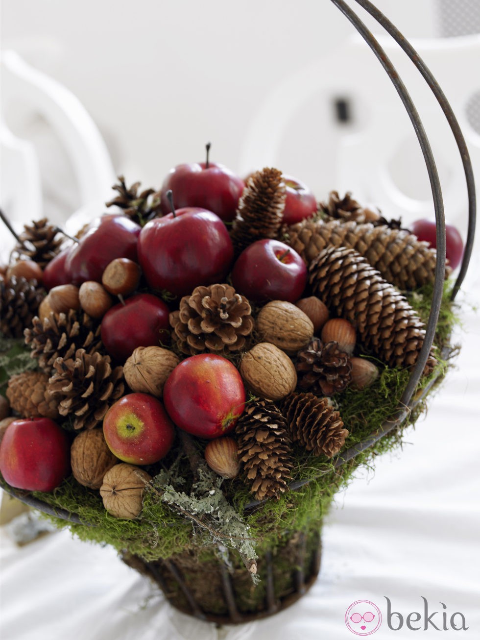 Piñas y frutos variados para decorar la casa en navidad