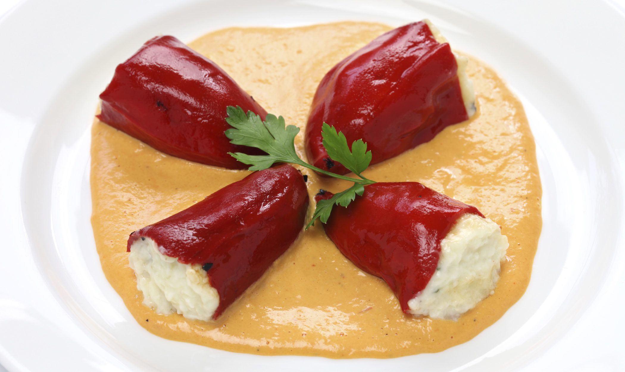 Entrante de Navidad: Pimientos del piquillo rellenos de brandada de bacalao