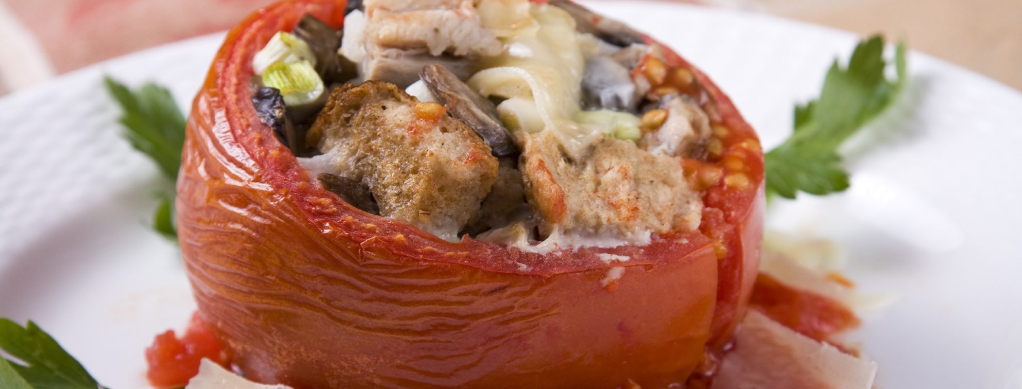 Entrantes de Navidad: Tomates rellenos de carne picada con champiñones